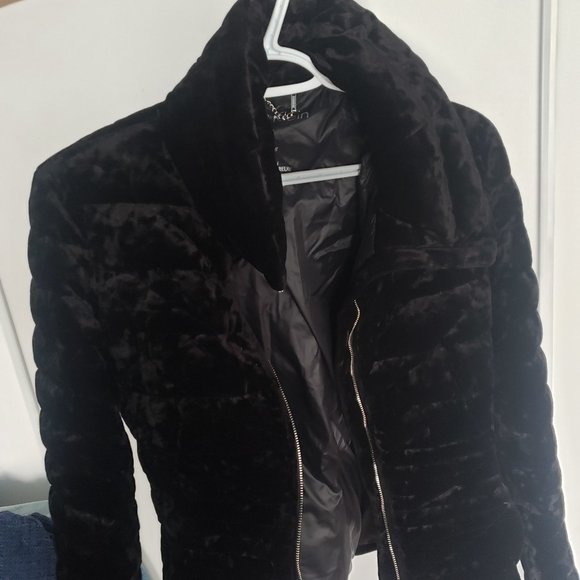 Calvin Klein - Picture 2 of 4